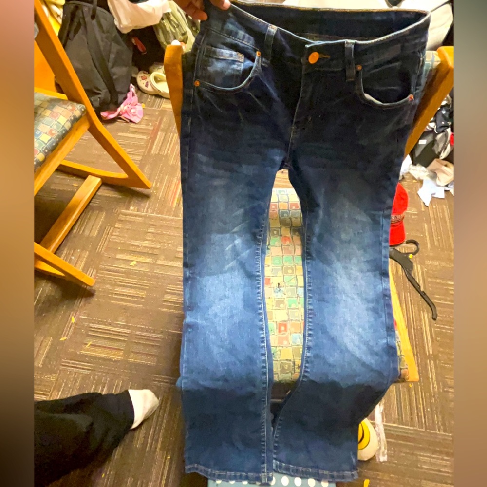 I’m seeking these women’s small low rise jeans
